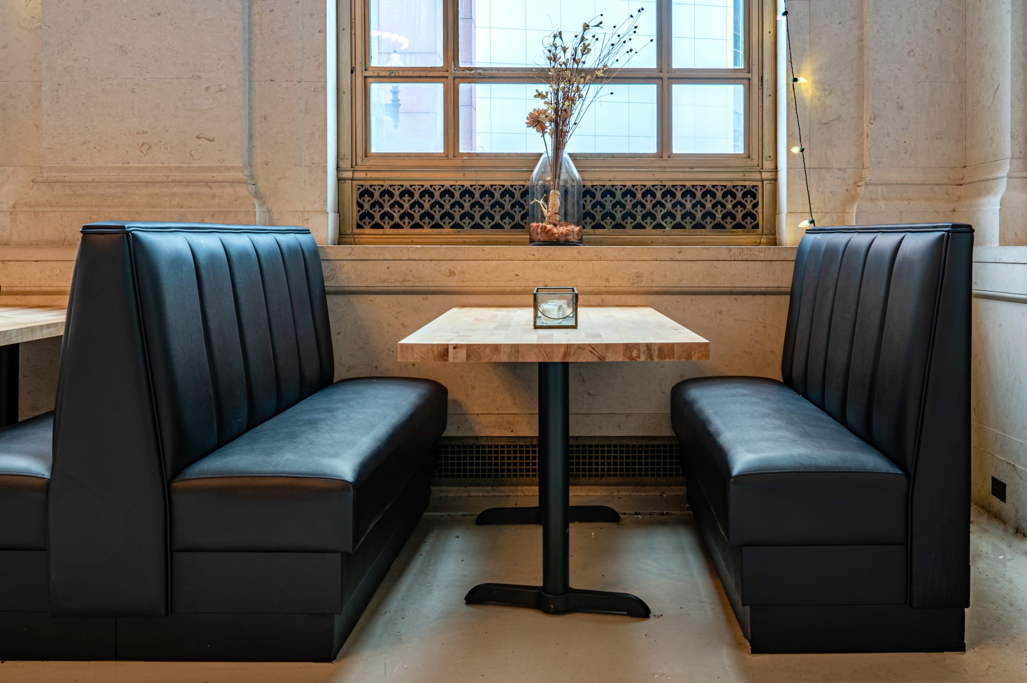 6 Channels Back Restaurant Booth